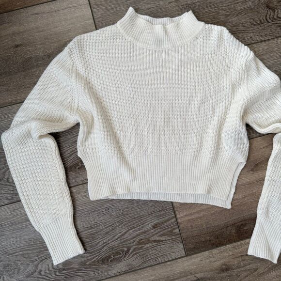 Boutique Cropped Sweater - Picture 2 of 3